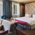 Hotel Silken Palacio Uribarren 3*