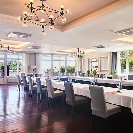 Silken Palacio Uribarren 3* レケイティオ